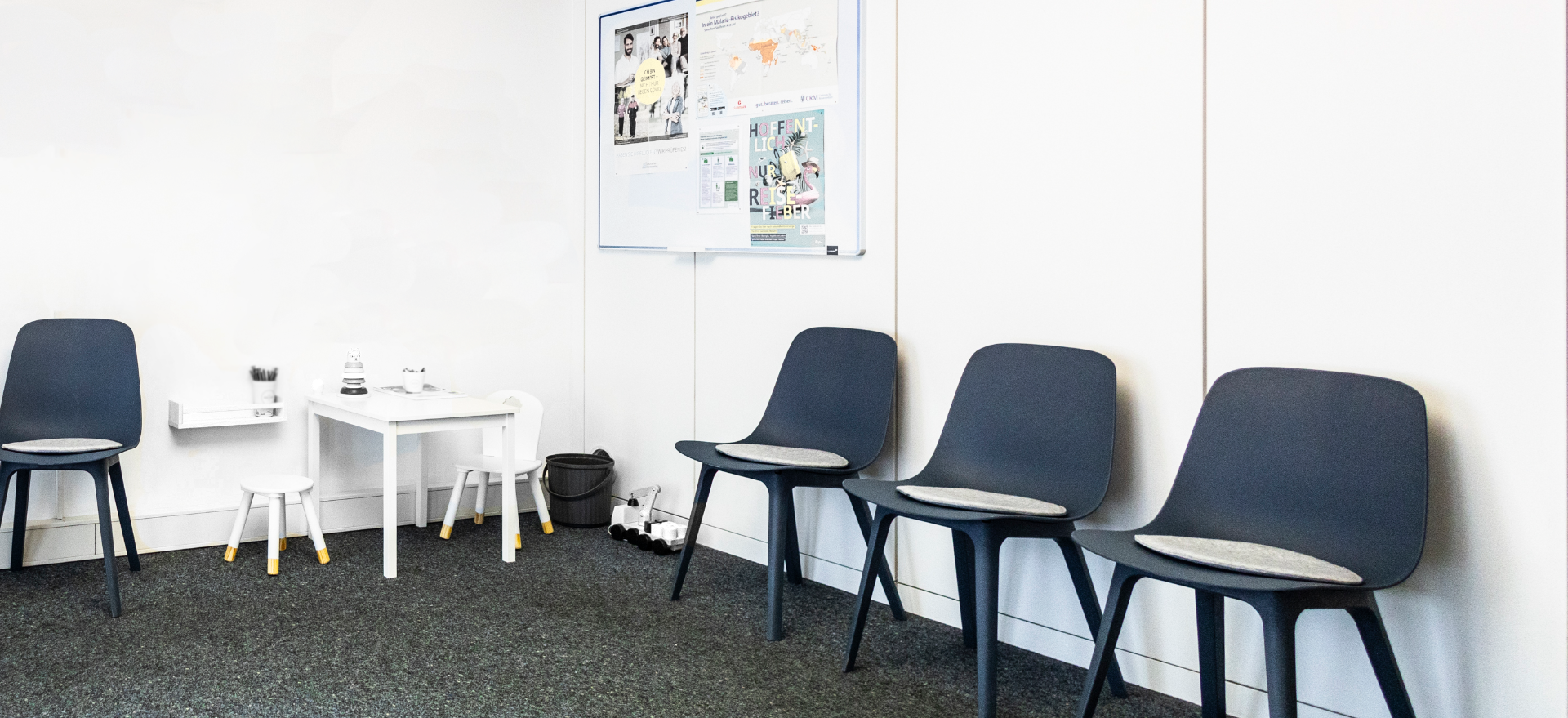 Wartebereich in der Praxisgemeinschaft Dr. med. Lisa Link und Dr. Sailer in der Nymphenburger Strasse 87 in München